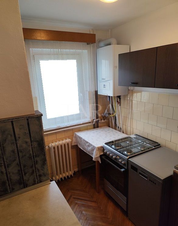 Apartament cu potențial, 3 camere, aproape de Big. - Poză 1