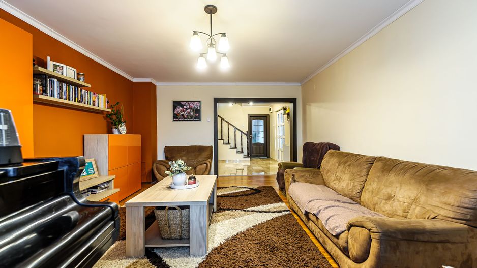 Pret redus Casă spațioasă cu teren generos în Gai Comision 0 - Poză 6