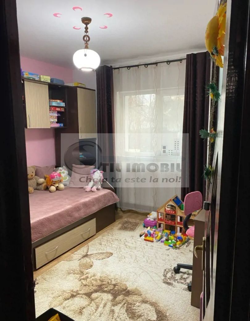 Apartament cu 3 camere Dacia - Poză 4