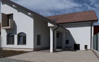 Casa rezidențială cu 7 camere, 3 băi, dressing, pivniță – Sura Mica - Poză 1