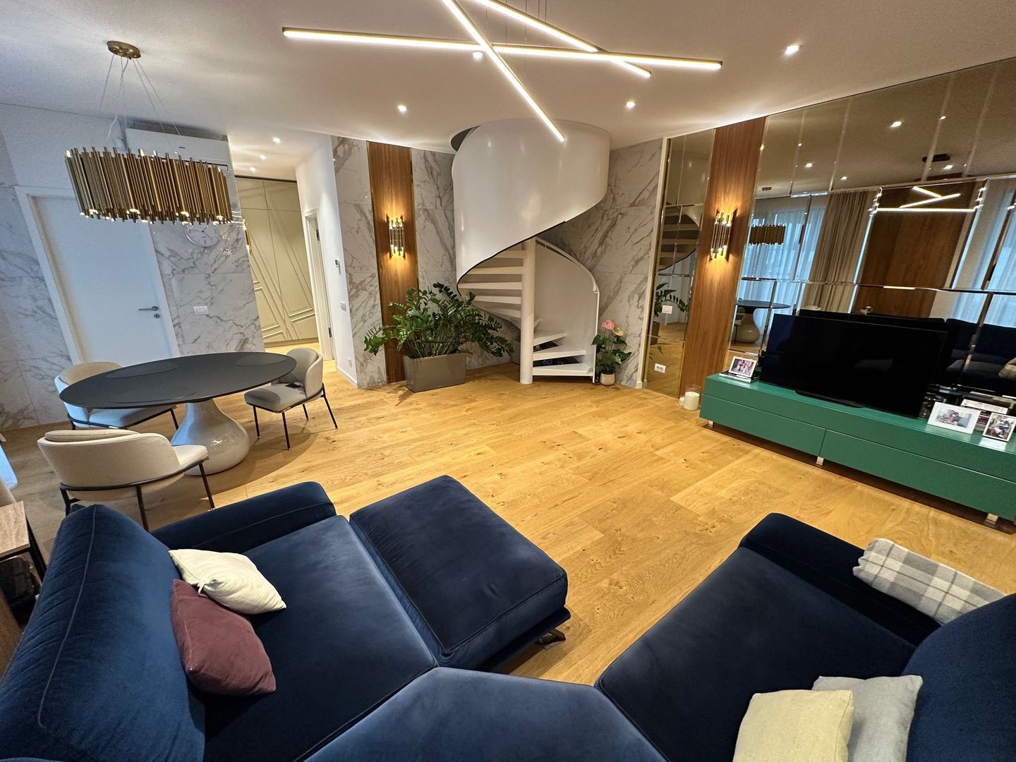 Apartament pe 2 niveluri - Poză 1