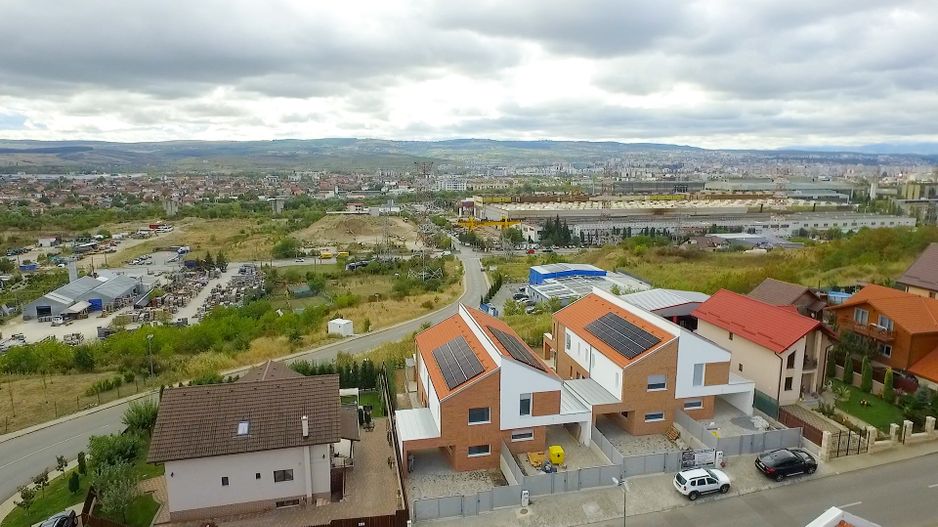 Duplex modern in Voronet, 136 mp utili, garaj si teren 325 mp - Poză 1