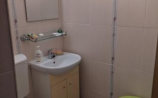 Apartament modernizat de 3 camere - locatie ultra-centrala - Poză 9