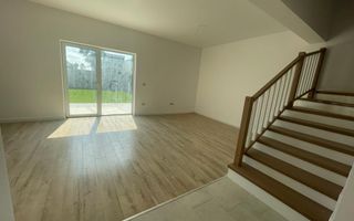 1/2 duplex Finalizat. Gradina amenajata. 3 dormitoare. - Poză 1