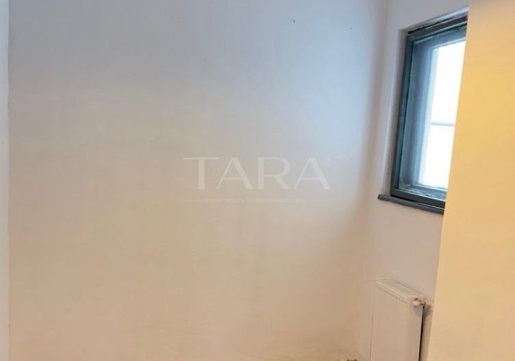 Apartament ULTRACENTRAL, 4 camere, decomandat - Poză 4