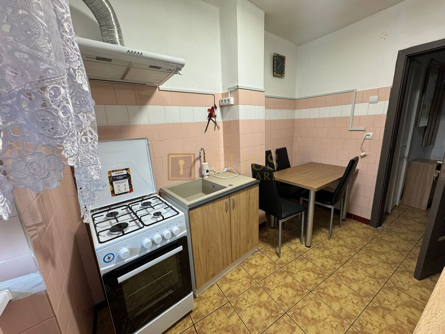 2 camere| cladire istorica| vis a vis de Catedrala| camere spatioase| - Poză 9