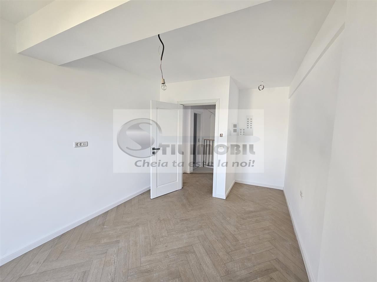 Apartament exclusivist dispus P+1E + curte 70mp - Poză 11