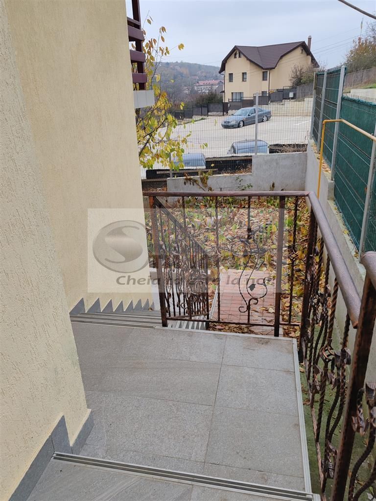 INTABULAT! Ap 3 camere  dec. etaj 1 cu intrare separata Zona Bucium - Poză 3