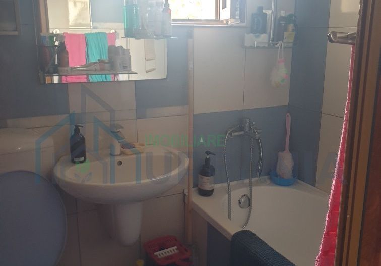 Apartament 3 camere cochet în Piatra Neamț, etaj 3, poziție foarte bună - Poză 2
