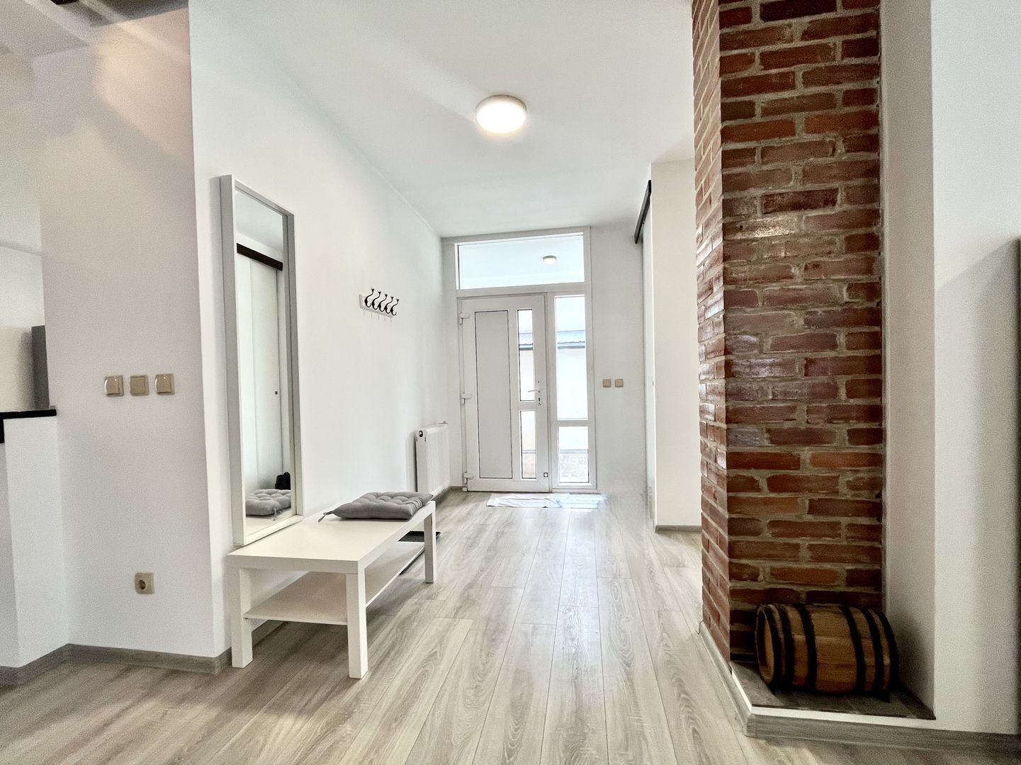 Casă luminoasă cu curte și garaj, perfectă pentru familie | Braytim - Poză 28