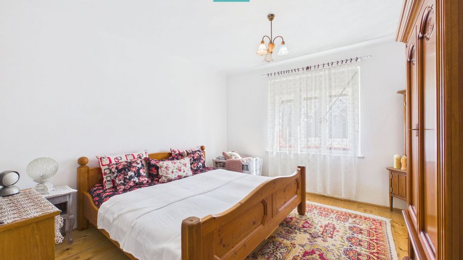 Casă cu 6 camere pe teren de 2029 mp – Miniş - Poză 14