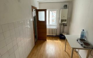Apartament 3 camere de vânzare  – Str. C R Vivu, zona centrală! - Poză 12
