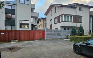 Oportunitate - Apartament cu trei camere in vila, zona Tractorul 70 mp - Poză 2