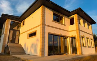 Casă 5 camere de vânzare | Vlădești, Râmnicu Vâlcea | 239 mp - Poză 8