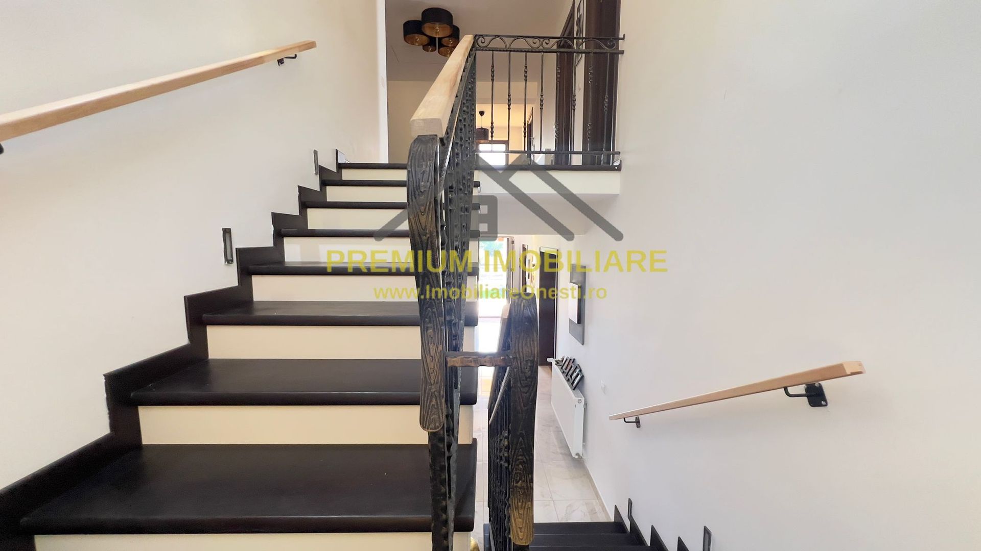 Vilă P+M cu teren de 4.200 mp + Garaj - Onești - Poză 16