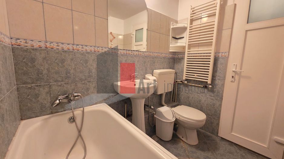 Apartament spațios cu 4 camere Crangasi - Poză 10