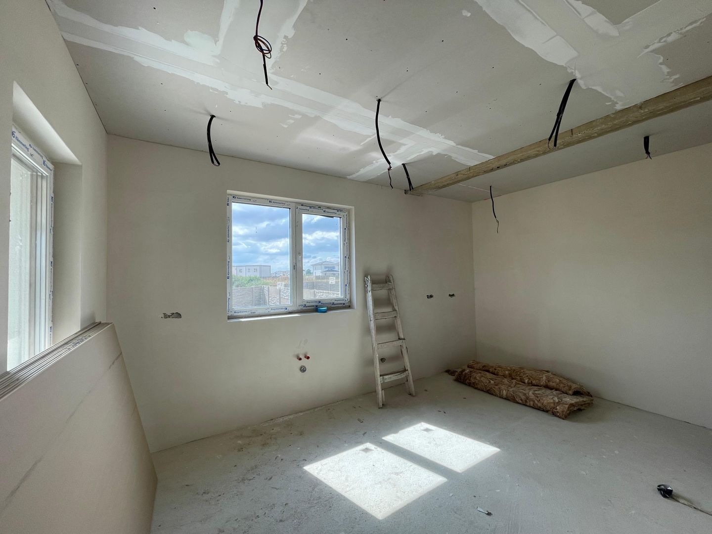 Duplex despartit prin camera tehnica - 4 Dormitoare - Urseni - Poză 5