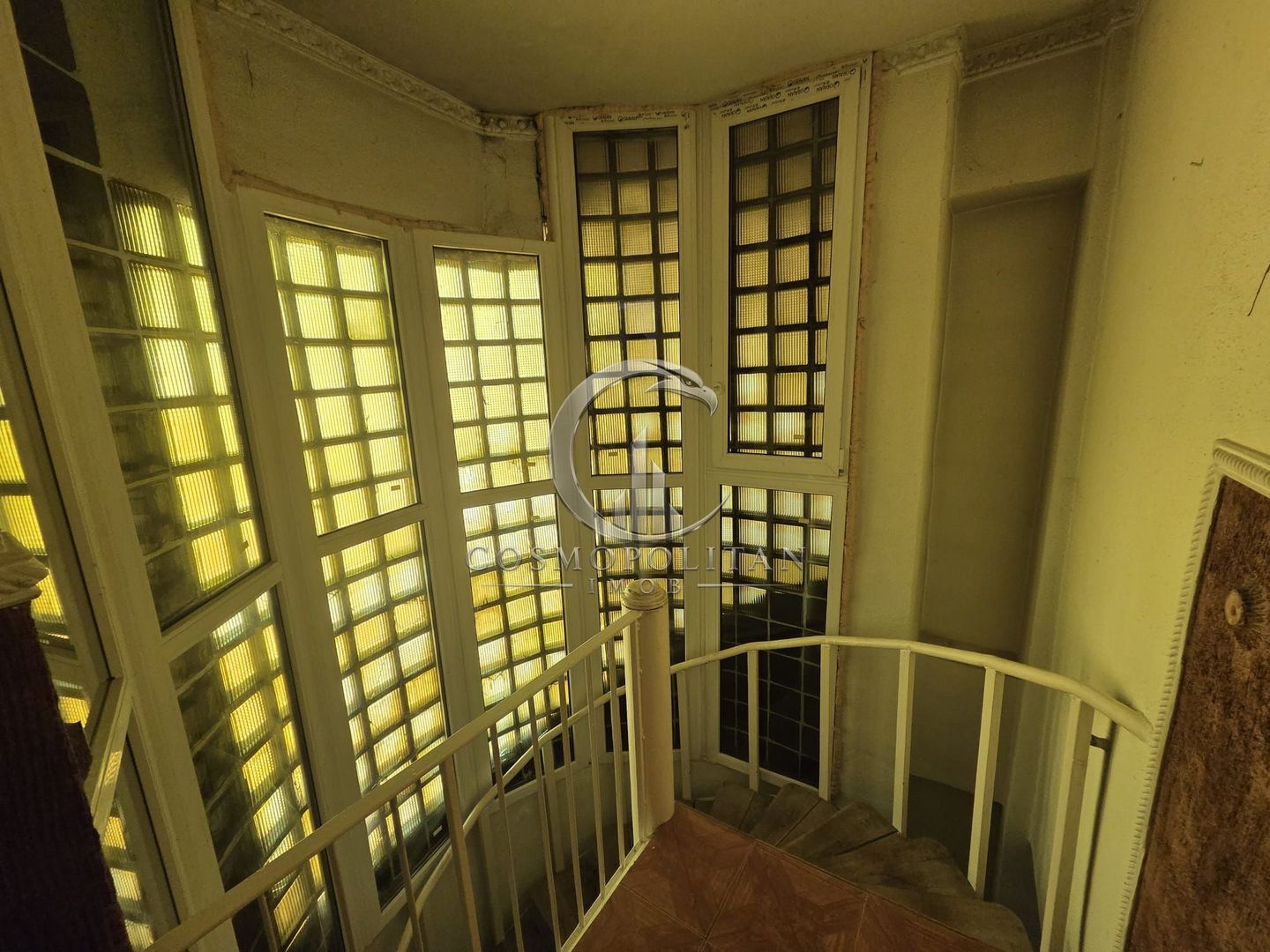 Apartament deosebit cu scara interioara si 4 camere ~ pozitie centrala - Poză 15