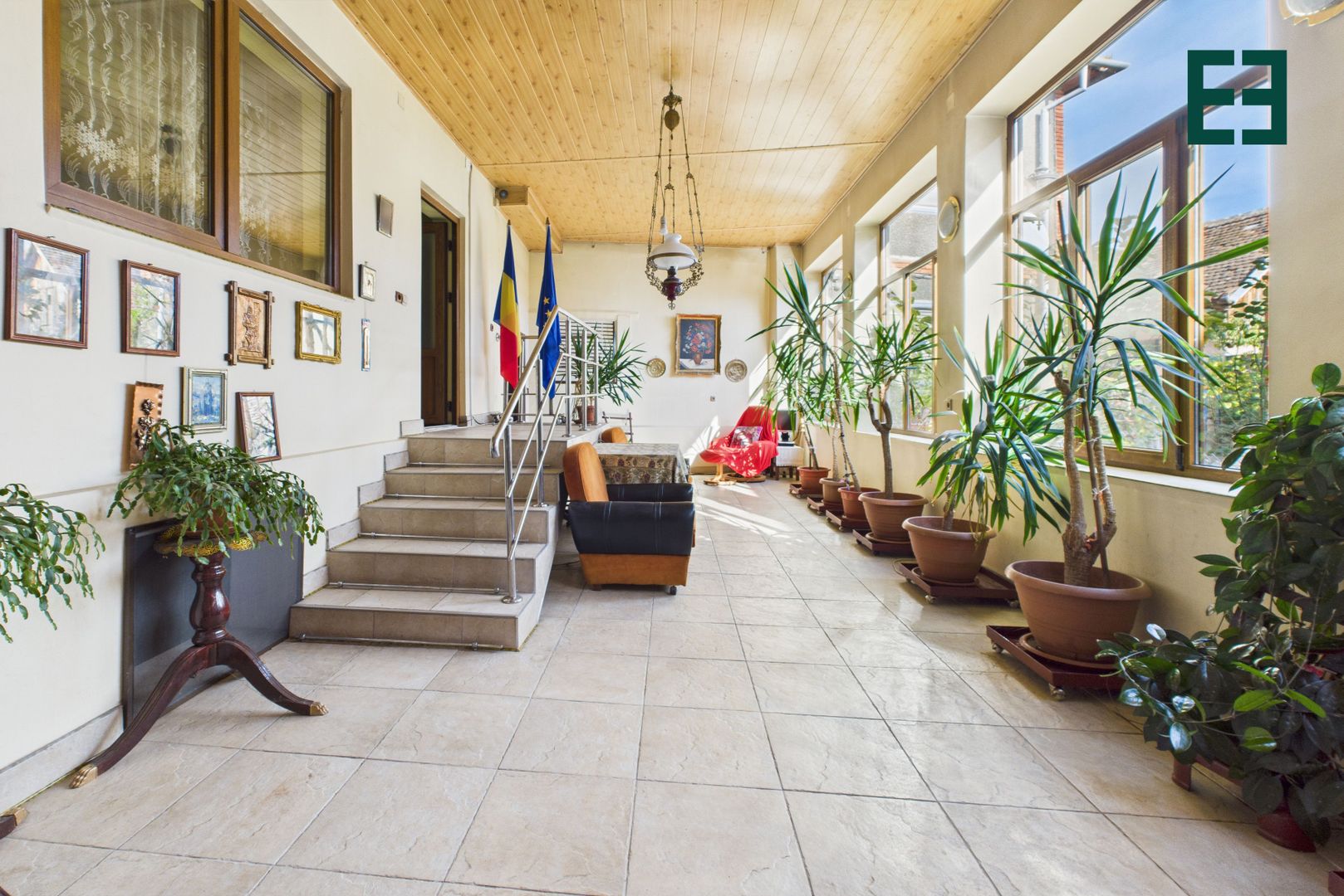 Casă cu 10 camere și 1437 mp teren în Ineu - Arad - Poză 10