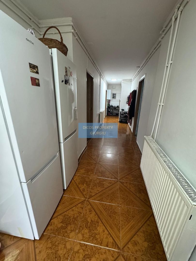 Casă P+M pe strada Tineretului - Poză 7