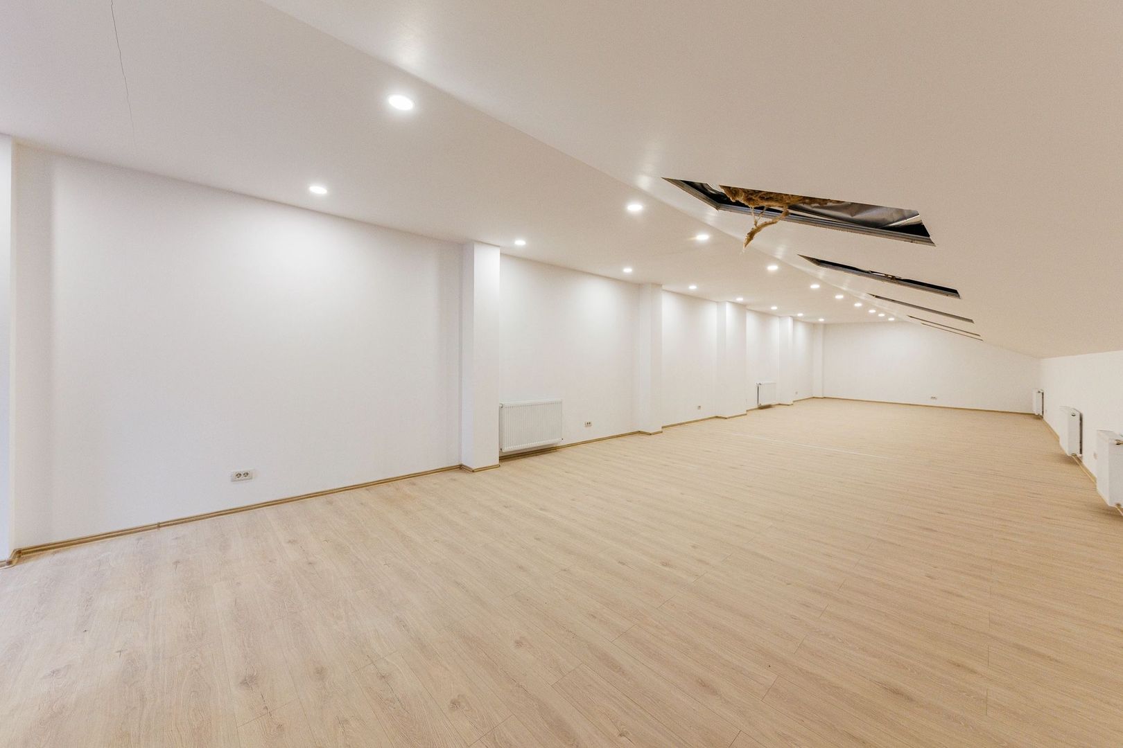 Prima inchiriere - Spatiu birouri 100 mp | Grup sanitar&Zona Chicineta - Poză 9