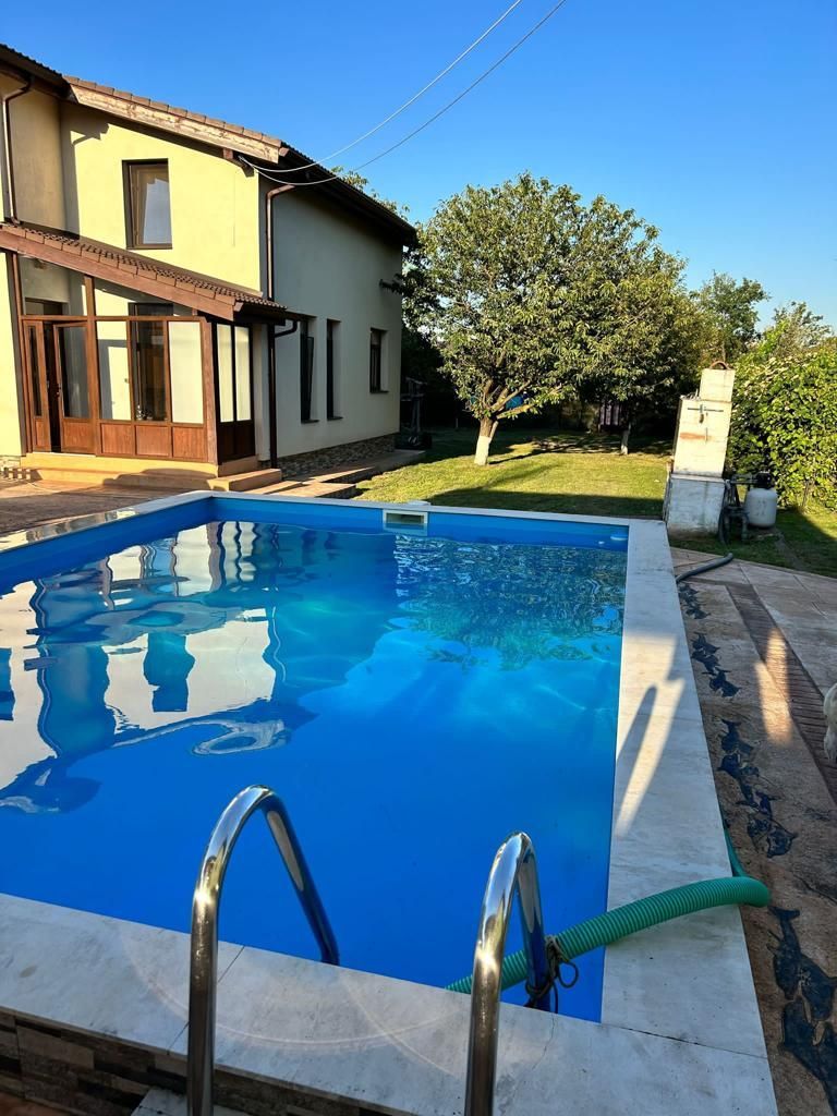 Casă spațioasă cu piscină, de vânzare în Simeria - Poză 2