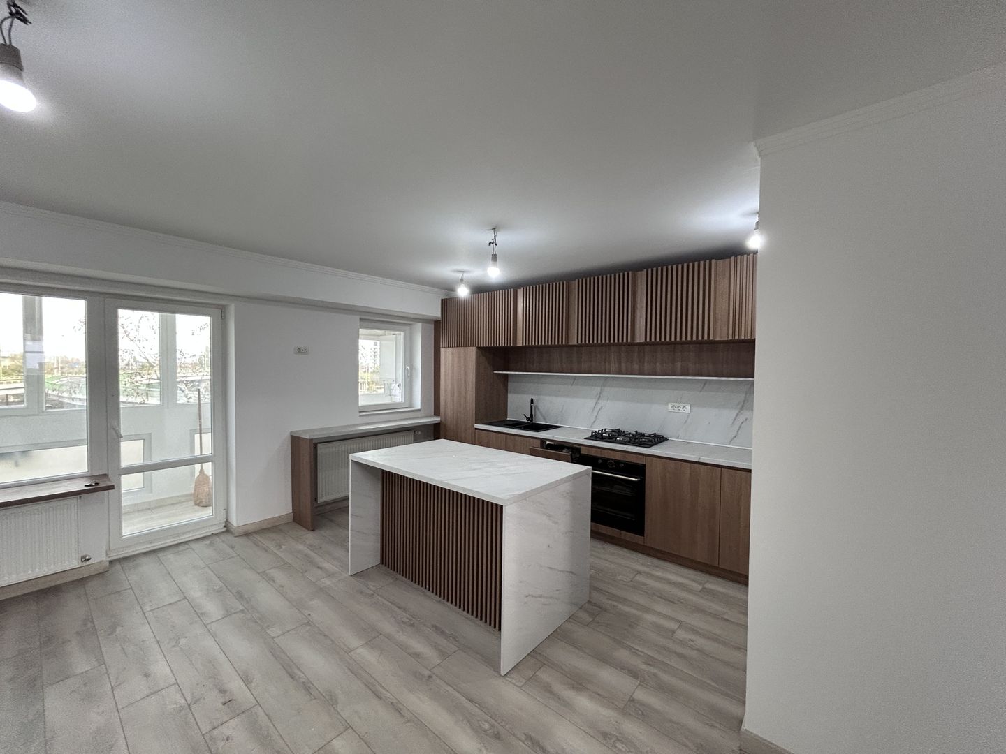 De vanzare apartament Samantha Urcator zona Polivalenta - Poză 2