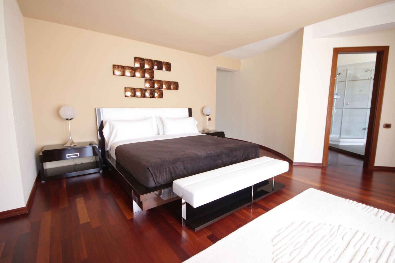 O casa deosebita cu Piscina - Poză 10