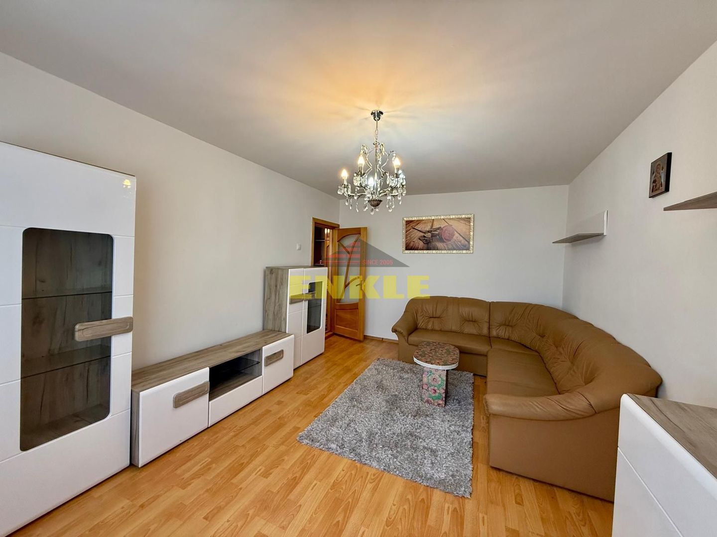 De vanzare apartament 2 camere decomandat - Poză 1