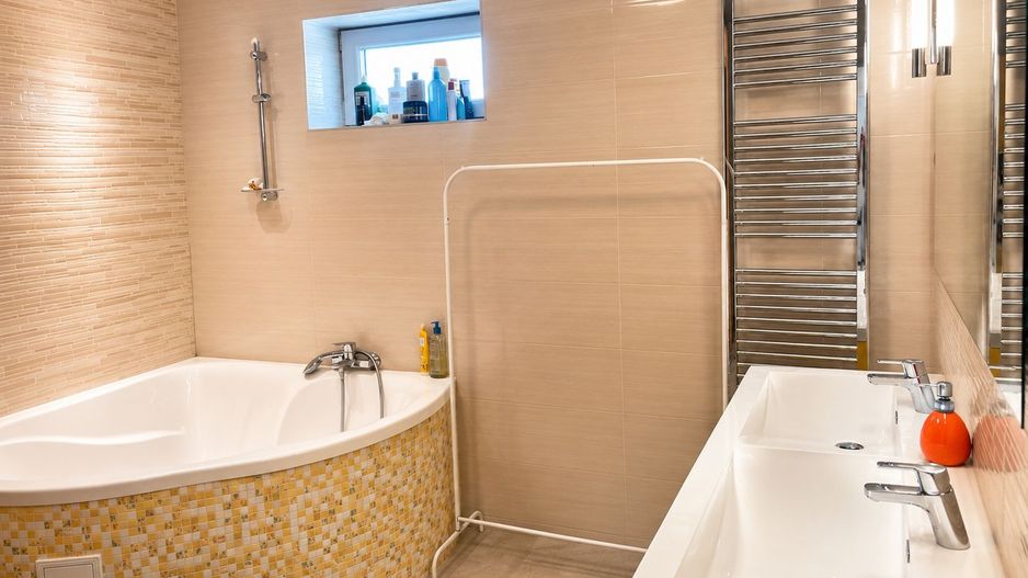 VILĂ DE EXCEPȚIE CU PISCINĂ ȘI GRĂDINĂ DE 1.385 MP | MOGOȘOAIA - Poză 25