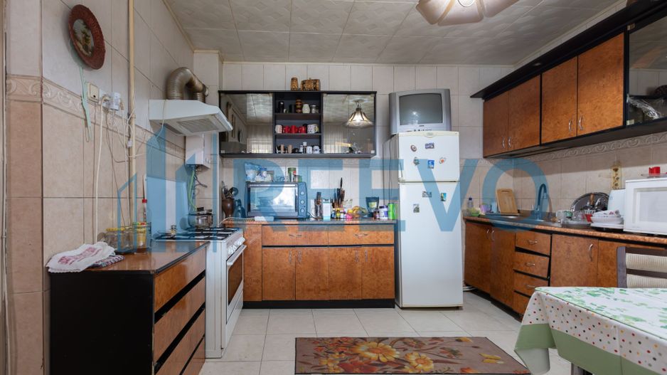 Clădire și teren de investiție, central Roman - Poză 28