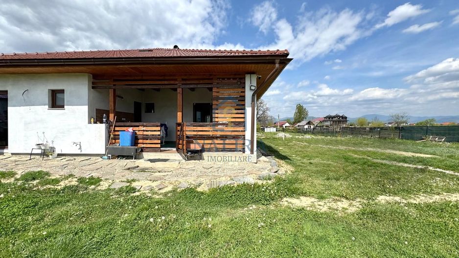 Casa de vanzare cu 14 Ari teren - Lapusel - Poză 18