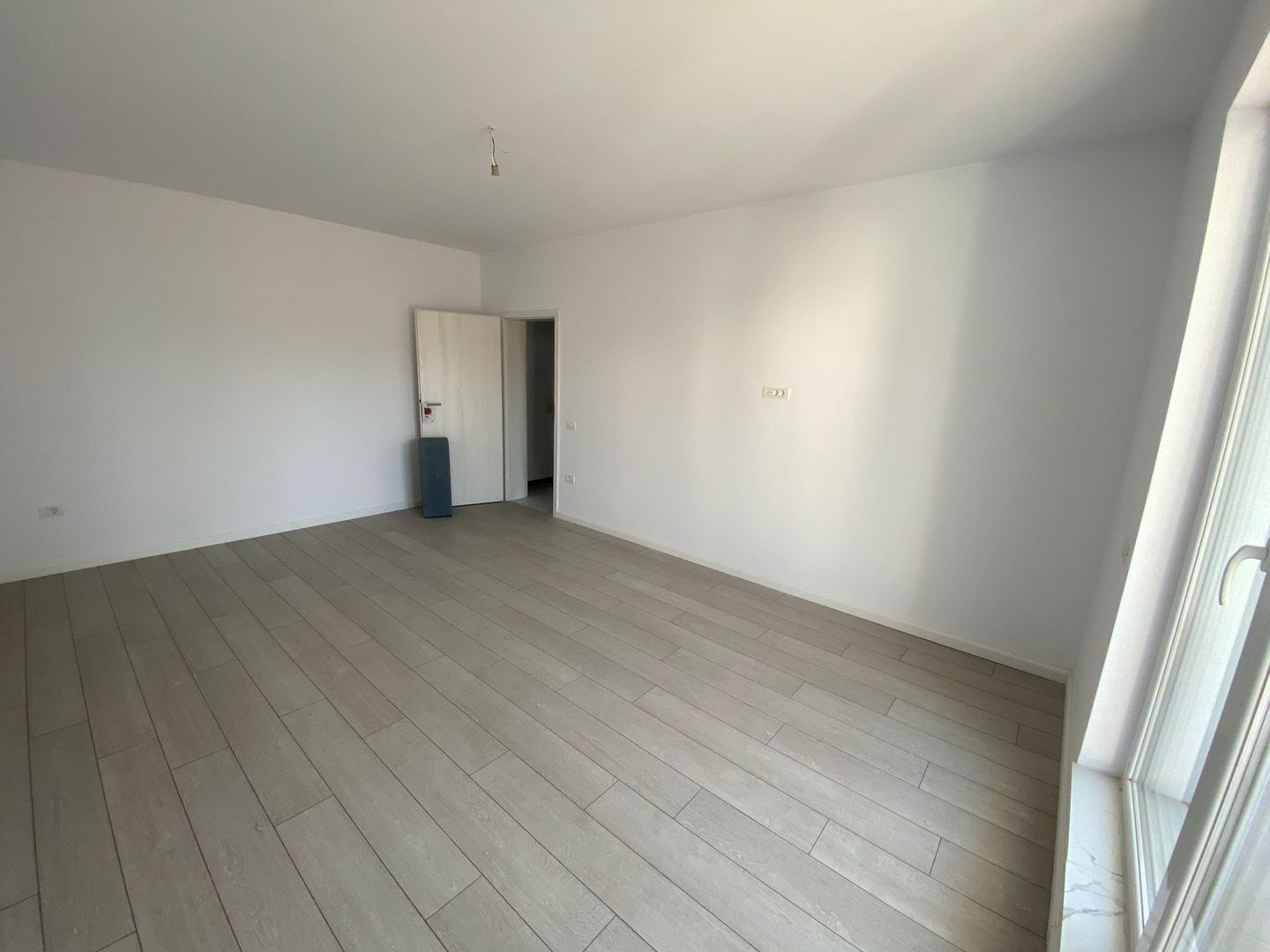 Giroc-Neptun | 3 Camere  | Decomandat | Lift | Disponibil imediat - Poză 1