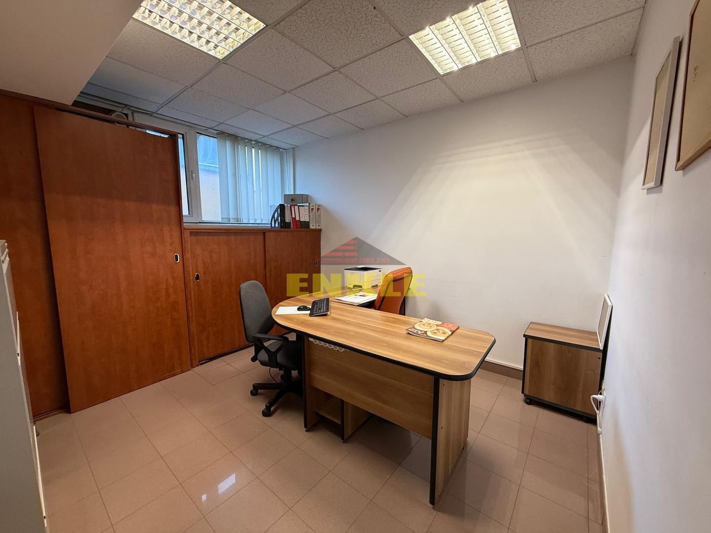 De vanzare  CLĂDIRE PREMIUM DE BIROURI ȘI SERVICII  pret negociabil - Poză 11