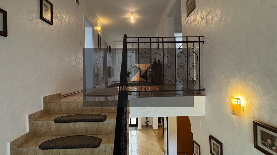 Casa spațioasă în Oradea str Izvorului - Poză 2