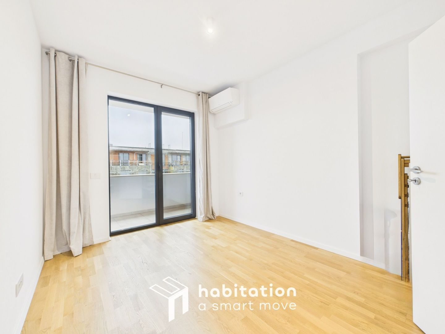 Apartament 3 camere, terasa spatioasa, zona Centralǎ - complex Paltim - Poză 11