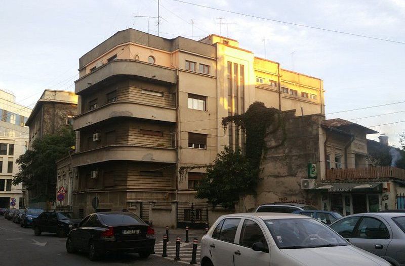 Apartament 3 camere in Romana, anexe, boxa - Poză 1