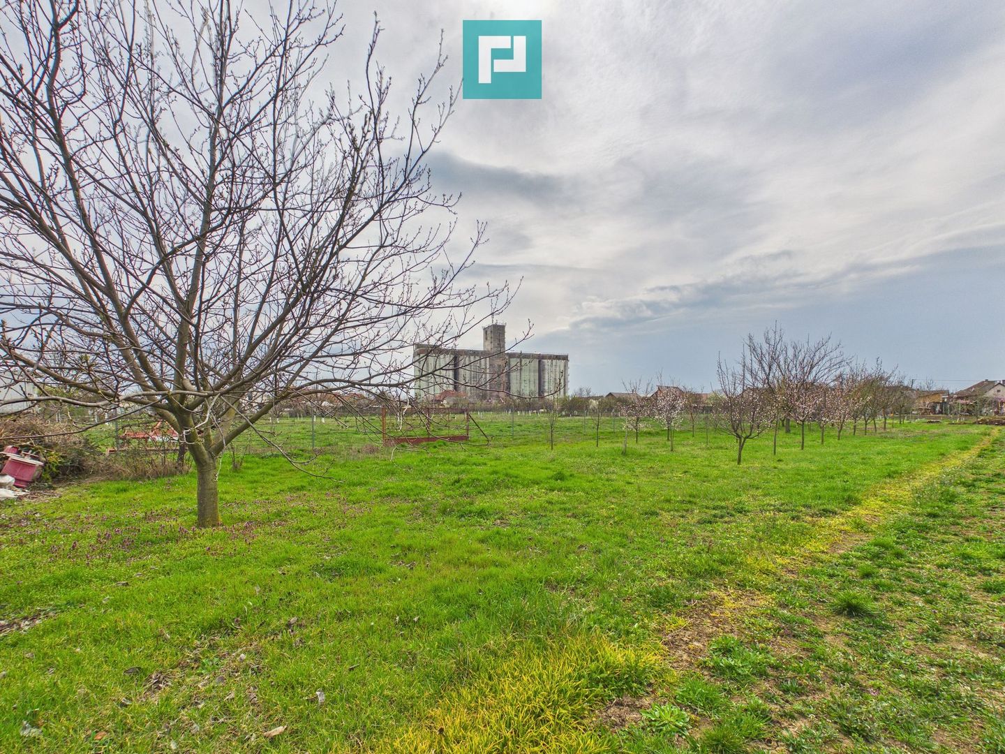 Casă spațioasă în Sântana - Poză 32