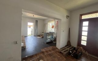 Casă de vânzare în centrul Oituzului, DN11 - Poză 3