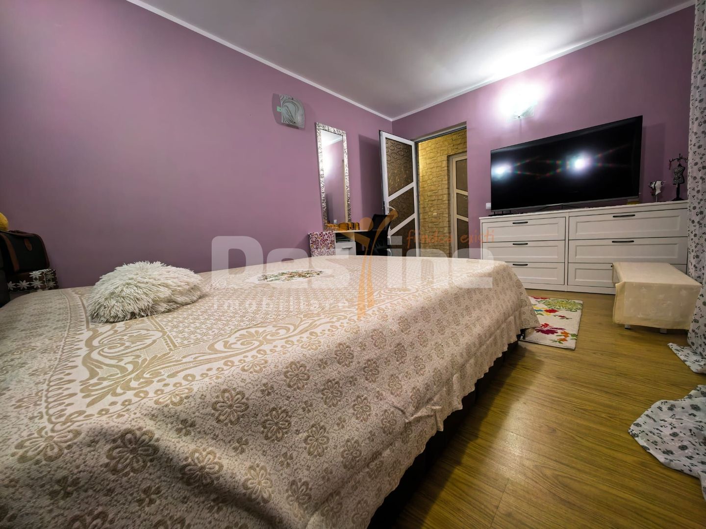 Vila cu etaj si mansarda, teren 7.200 mp, 1.550 mp intravilan - Poză 5