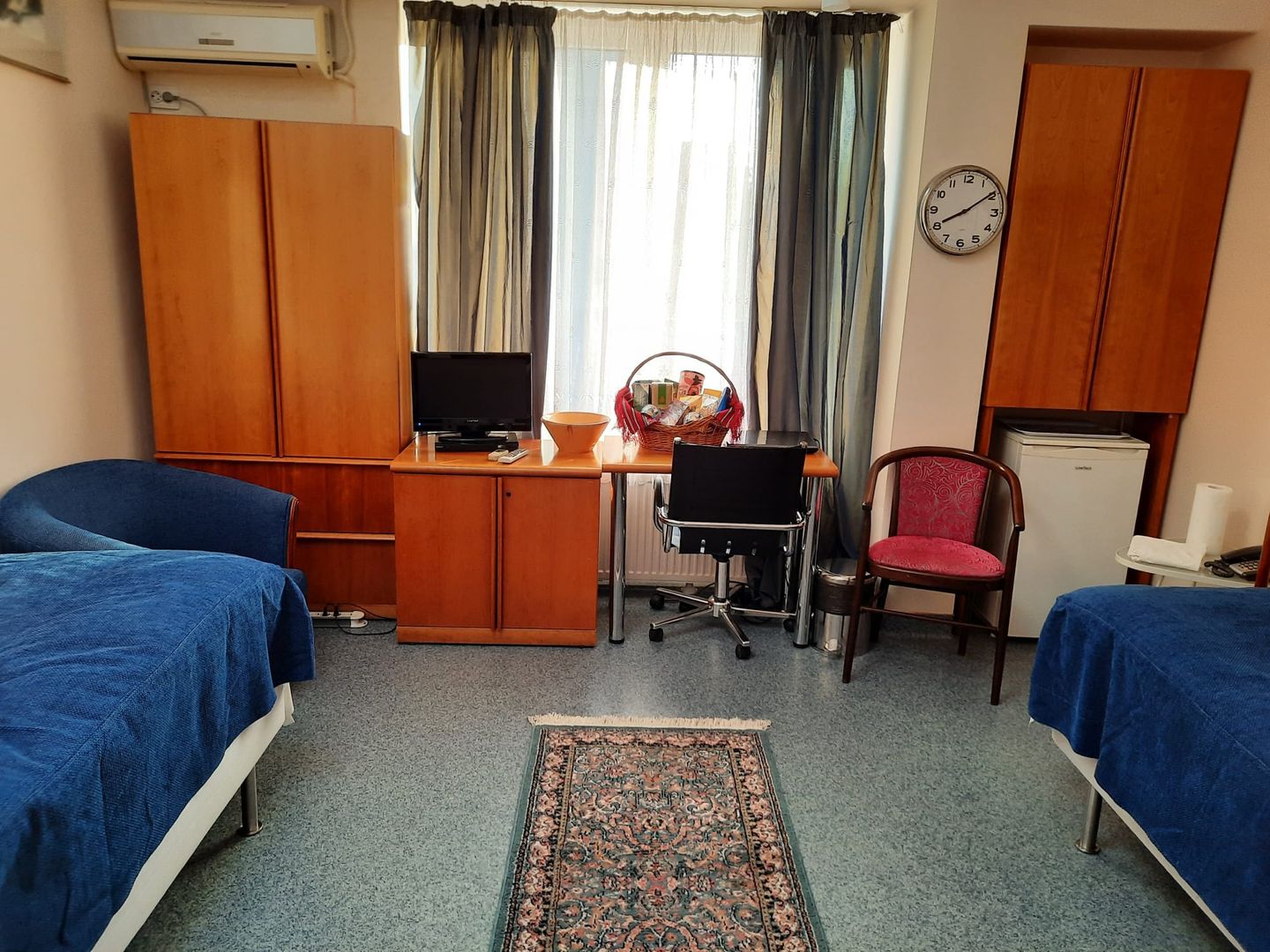 Proprietate versatilă, ideală pentru activități sociale, medicale sau - Poză 16