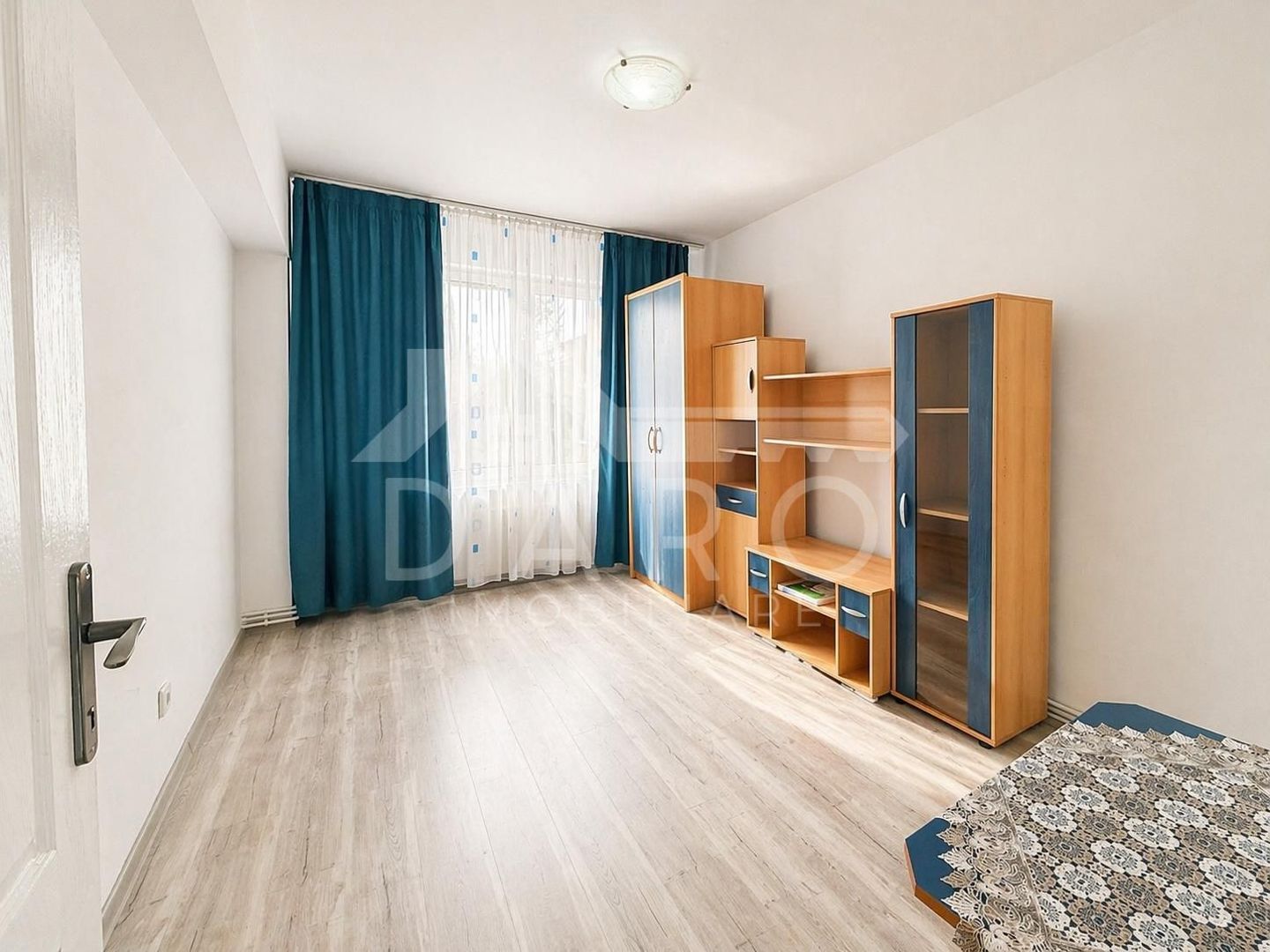Vând apartament cu 2 camere,in cartierul Tudor,strada Infratirii - Poză 4