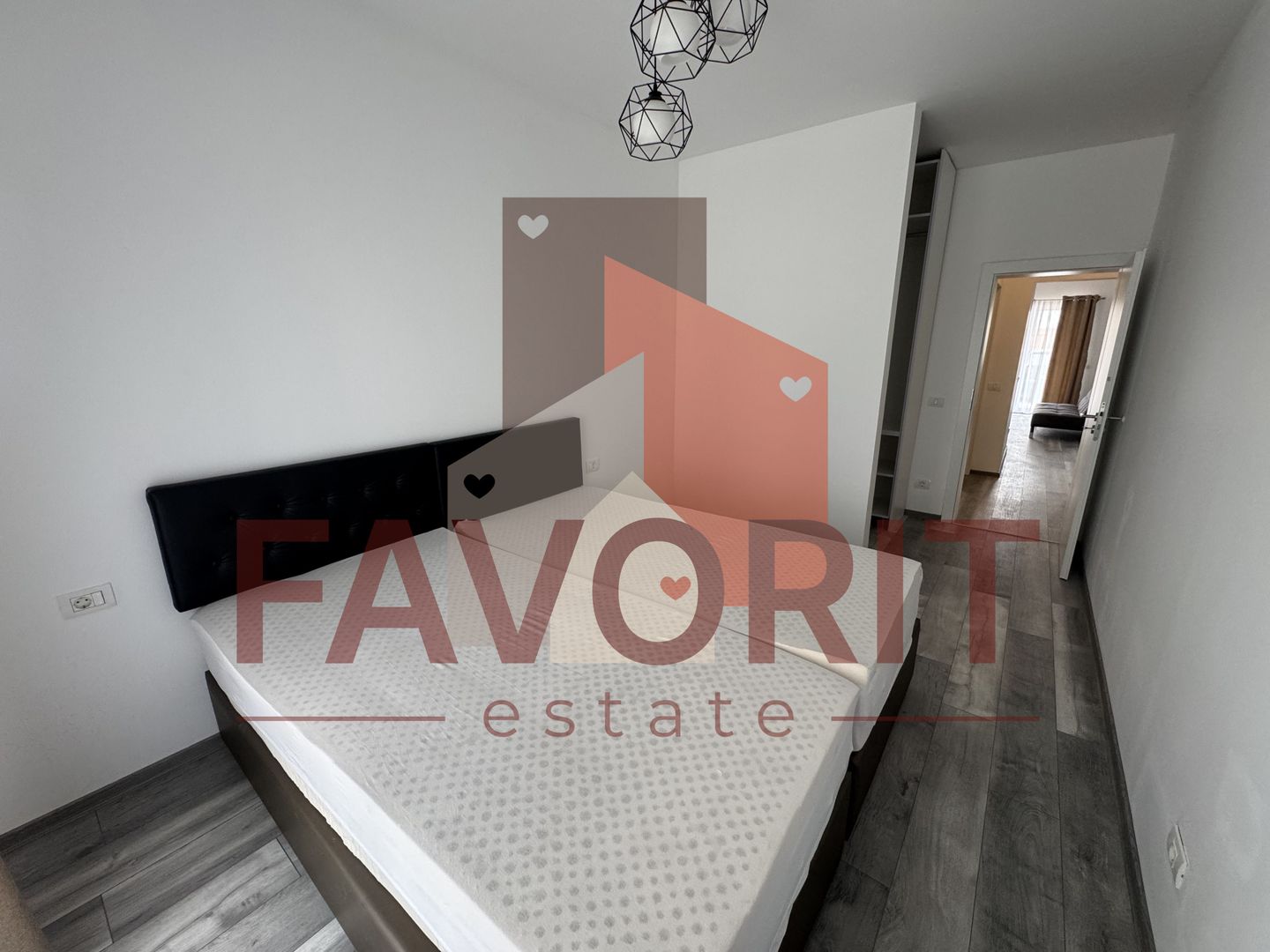 Mobilat si utilat. 2 locuri de parcare. Curte privata in CF - Poză 7