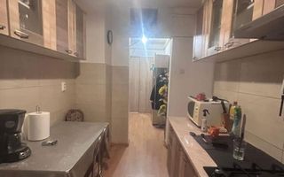 Apartament cu 2 camere decomandate, 50 mp, balcon. - Poză 2