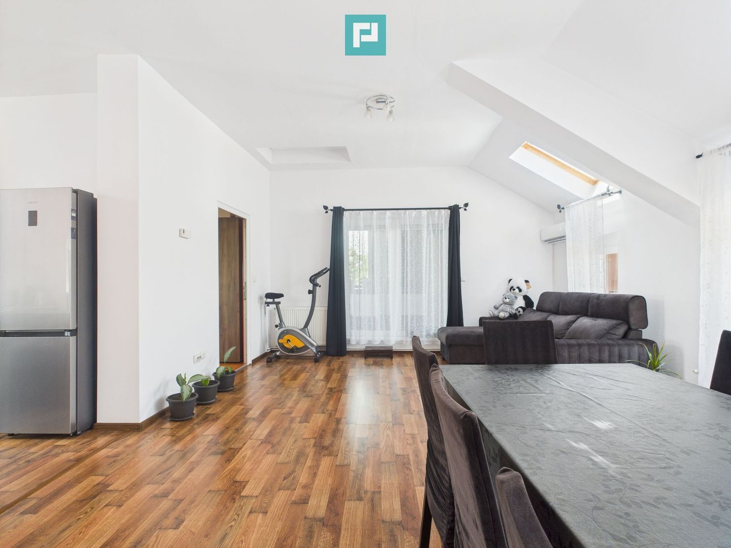 Apartament deosebit cu 3 camere , zona Fratelia - Poză 1