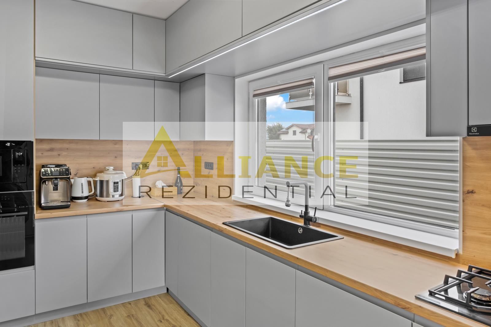 Casa individuala || P+1E+POD || 4 camere - 3 bai  || 300 mp teren || - Poză 7