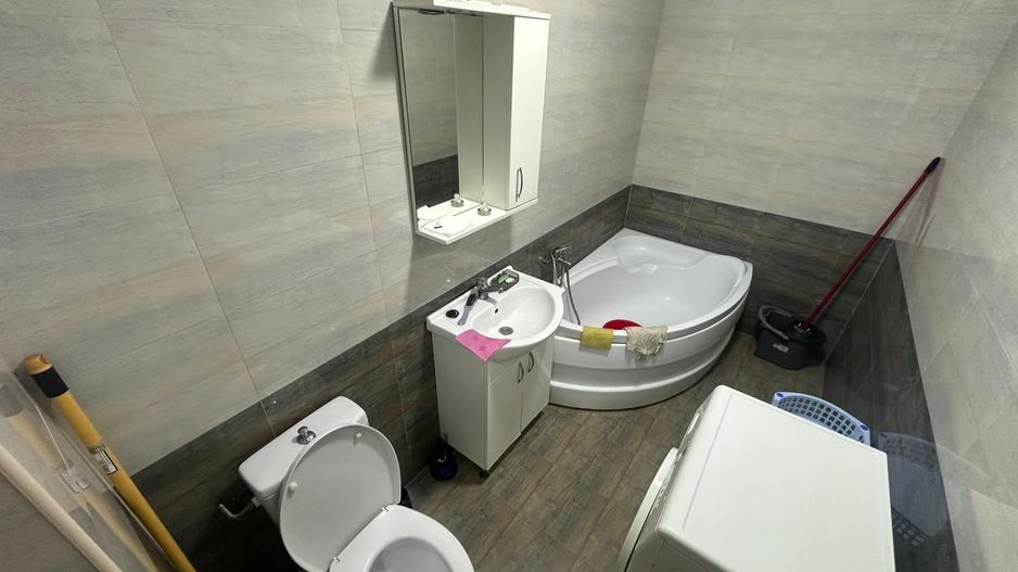 GARSONIERA STEJARULUI, LOC PARCARE, BUCATARIE INCHISA, BLOC NOU - Poză 4