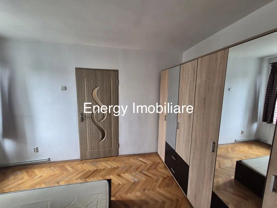 Apartament cu 3 camere,zona Tudor - Poză 3