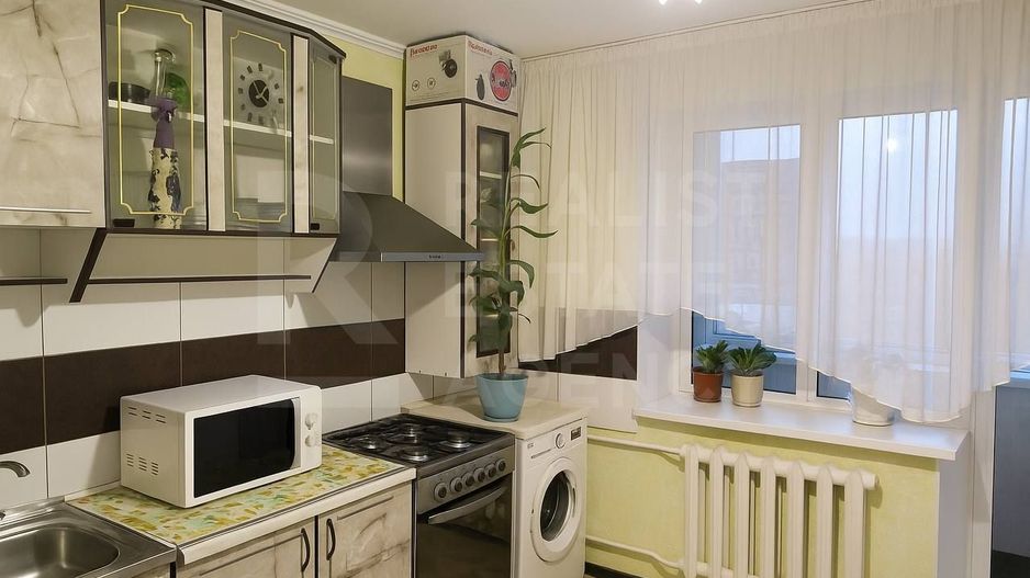 Vânzare, apartament, 3 camere, str. Luceafarul ,sat. Dobogea. - Poză 1