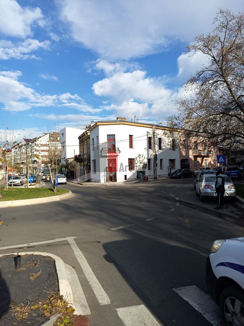 Vila  de inchiriat recent renovata - Poză 1